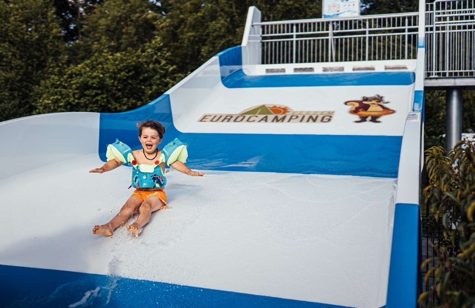 Springen Sie in den Pool!